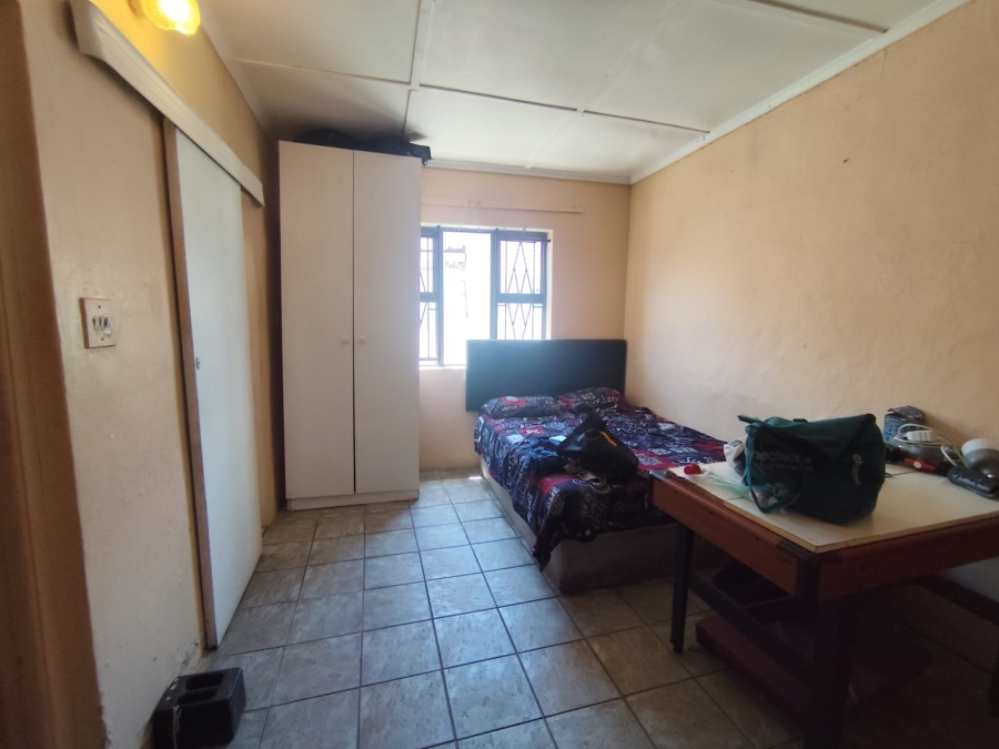 5 Bedroom Property for Sale in Athlone Western Cape